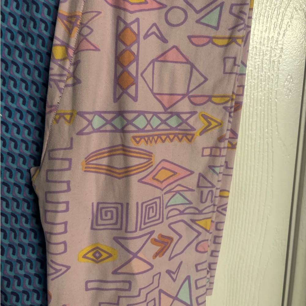 Colorful Patterned Leggings Set - Picture 2 of 14